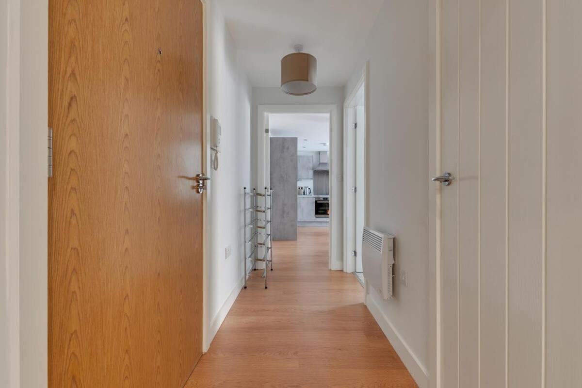 1 Bed Modern Apartment In A Converted Mill Лидс Экстерьер фото